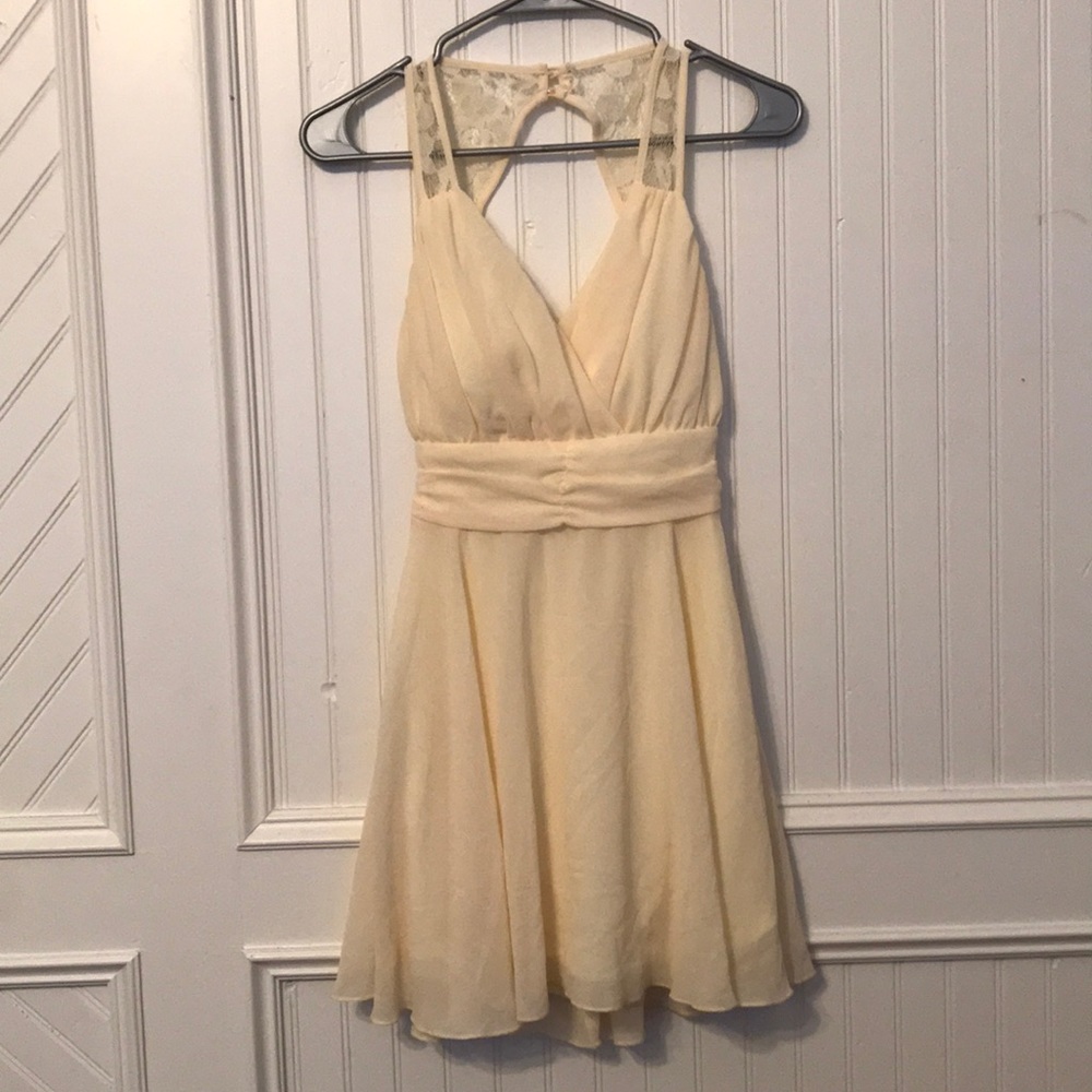 Gorgeous dress with open back and lace detail 💕